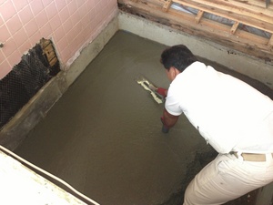 浴室の土間生コン！