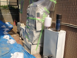 隣のブロック塀が倒壊し、地盤が崩落して来たのにビクともしなかった白木建設が建てた家！