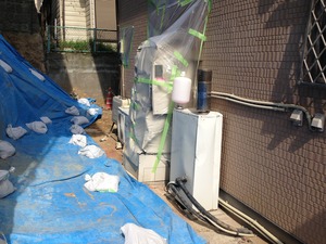 隣のブロック塀と土砂が倒壊、崩落して来たのにビクともしなかった白木建設が建てた家。