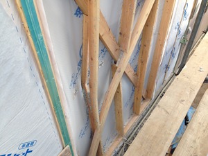 隣のブロック塀と土砂が倒壊、崩落して来たのにビクともしなかった白木建設が建てた家の修繕工事！