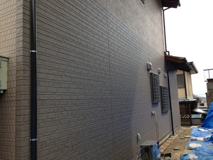 隣のブロック塀と土砂が倒壊、崩落して来たのにビクともしなかった白木建設が建てた家の修繕工事！