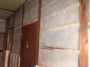 玄関と廊下の天井と壁のリフォーム工事！