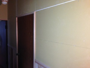 玄関と廊下の天井と壁のリフォーム工事！