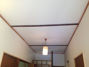 玄関と廊下の天井と壁のリフォーム工事！