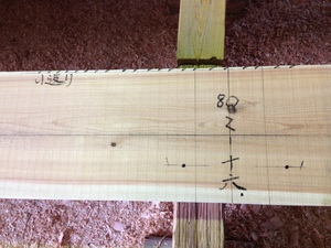 本格入母屋造の土壁平屋建て新築工事の振り隅木の落としカギ部分(納まり)の墨付けの仕方を解説！