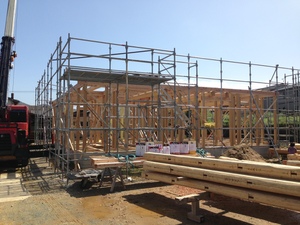 本格入母屋造の土壁平屋建て新築工事の建て方、棟上げ工！