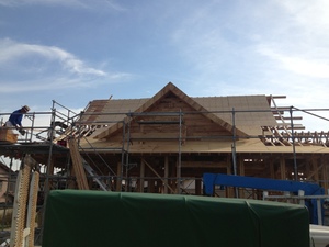 本格入母屋造の土壁平屋建て新築工事の野地板打ち工！