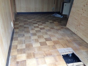 母屋にもたれかかった倉庫を緊急解体工事をした御宅の床張替え工事！