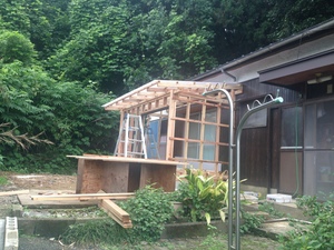 母屋にもたれかかった倉庫を緊急解体工事後、倉庫増築工事！