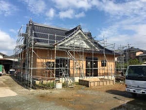 本格入母屋造り土壁平屋建て新築工事のエツリ掻き工事！