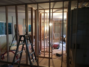 建築専門学校時代の友人の熊本地震復興工事の為の仮設現場事務所内装工事！