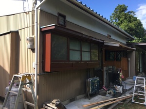 台所の木製建具を鋼製建具（アルミサッシ）に取替工事！