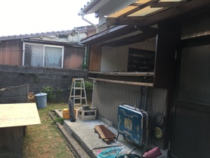 台所の木製建具を鋼製建具（アルミサッシ）に取替工事