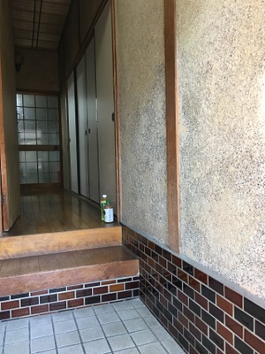 【福岡市東区  K様邸】玄関敷台を上がり降りしやすいように改修工事（宗像市  白木建設）