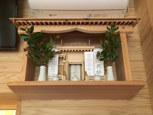 ステイホームのお陰で自宅の神棚の柴榊が綺麗に(^^)