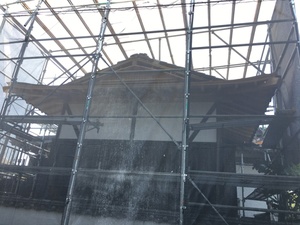 【遠賀郡  Y様邸】築45年の入母屋造りの屋根改修再生工事  （入母屋側キツネ格子取付編）（宗像市  白木建設）