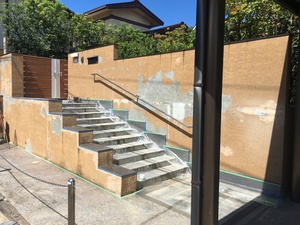 【福岡市　東区　Ｉ様邸】ブロック塀に塗装して塗装面が膨らんだアプローチ改修工事　宗像市　白木建設