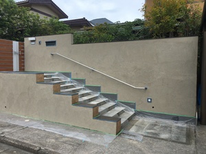 【福岡市　東区　Ｉ様邸】ブロック塀に塗装して塗装面が膨らんだアプローチ改修工事　宗像市　白木建設