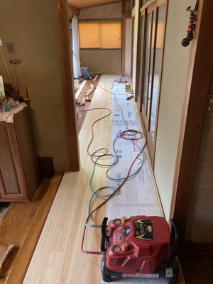 【宗像市　T様邸】玄関、廊下、広縁桧無垢フローリング重ね張り工事　宗像市　白木建設