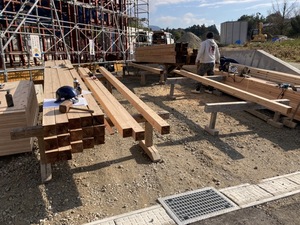 【宗像市　消防格納庫】高校の先輩が営む工務店の現場に作業応援に行って来ました。　宗像市　白木建設