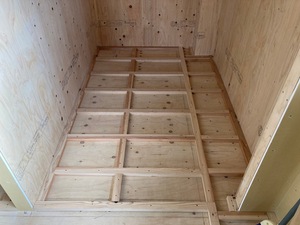 【宗像市　消防格納庫】高校の先輩が営む工務店の現場に作業応援に行って来ました。　宗像市　白木建設