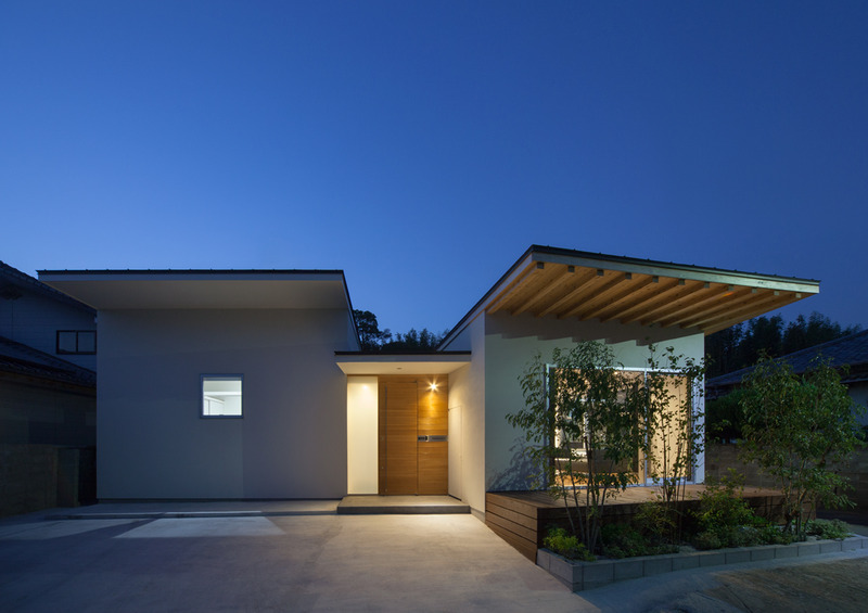 【篠栗町　Ａ様邸】　白木建設　伝統工法木組みで造る2棟を土間でつなぐ平屋建てデザイン住宅(建築家設計) (完成編)　リクシルメンバーズコンテスト2014　地域優秀賞　受賞作品
