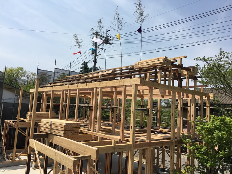 【熊本県 阿蘇市 古民家レストラン　阿蘇　はなびし】建築専門学校時代の友人の熊本地震復興古民家店舗再生工事　（搬入 土台敷き 建て方編)　（宗像市　白木建設）